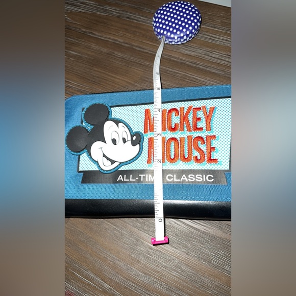 Disney Parks Mickey Mouse ''All-Time Classic'' Wrist Wallet NWT 🫶🏼❤️🫶🏼 SALE 🤗 - Picture 4 of 10